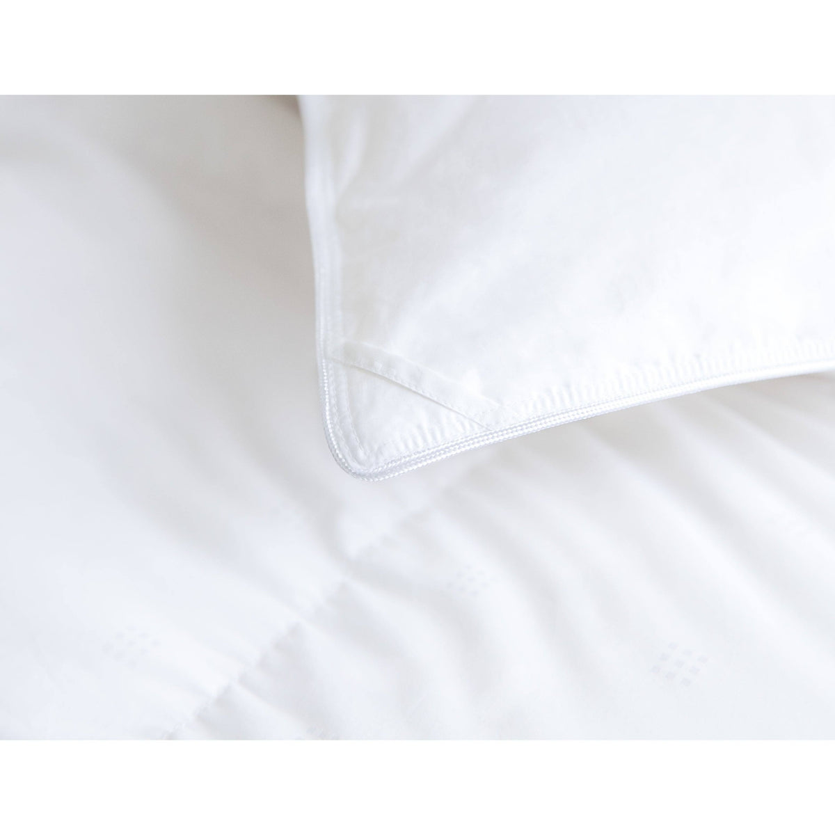 White Down Full Duvet Comforter with Corner Ties C395197
