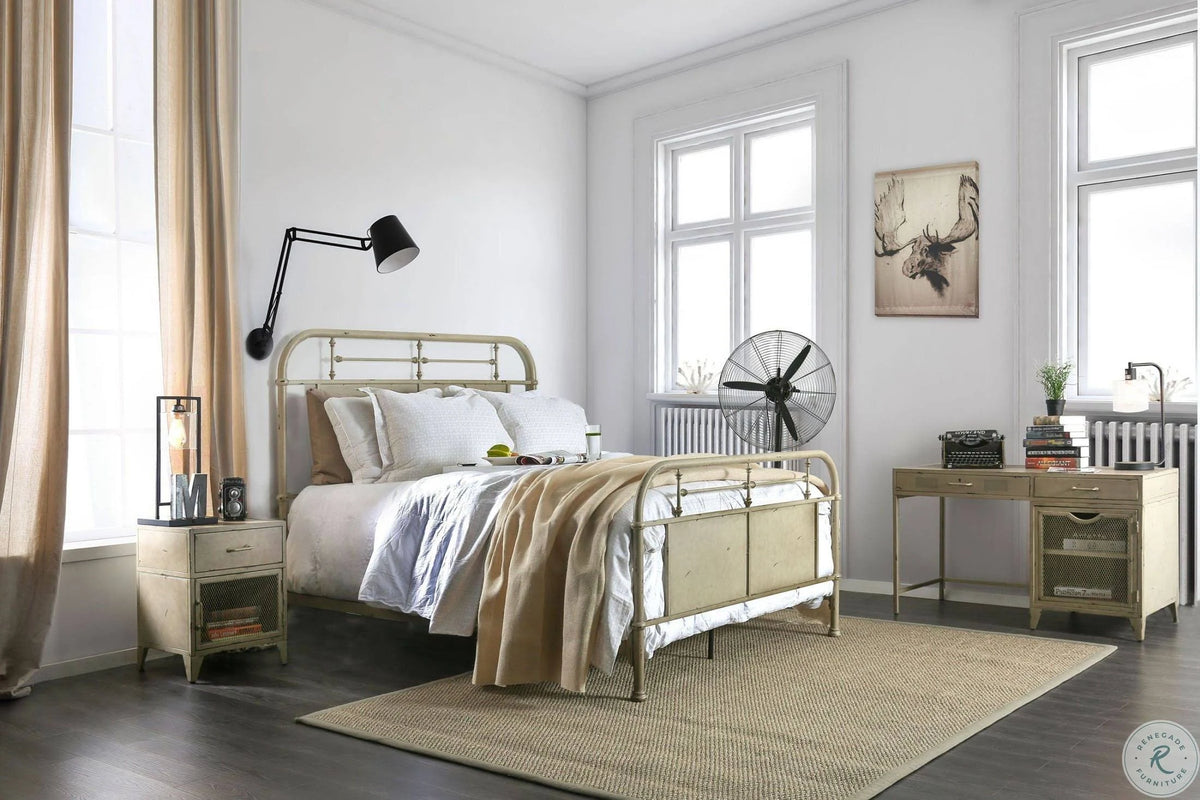 Distressed Ivory Cal King Bed Z586729
