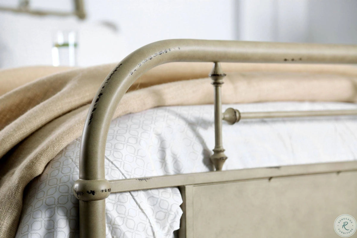 Distressed Ivory Cal King Bed Z586729