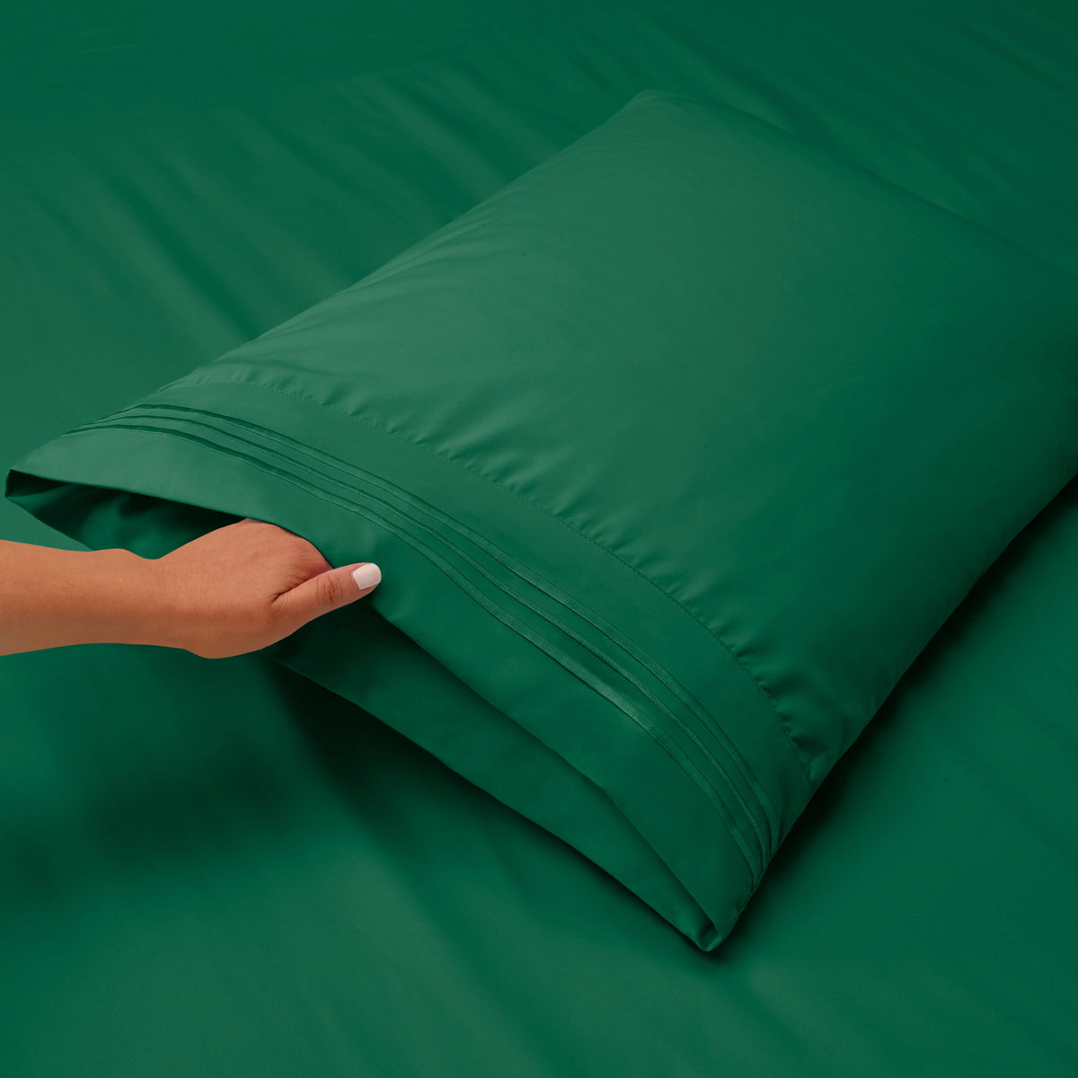 Queen Size Hunter Green Microfiber Fitted Sheet B76182