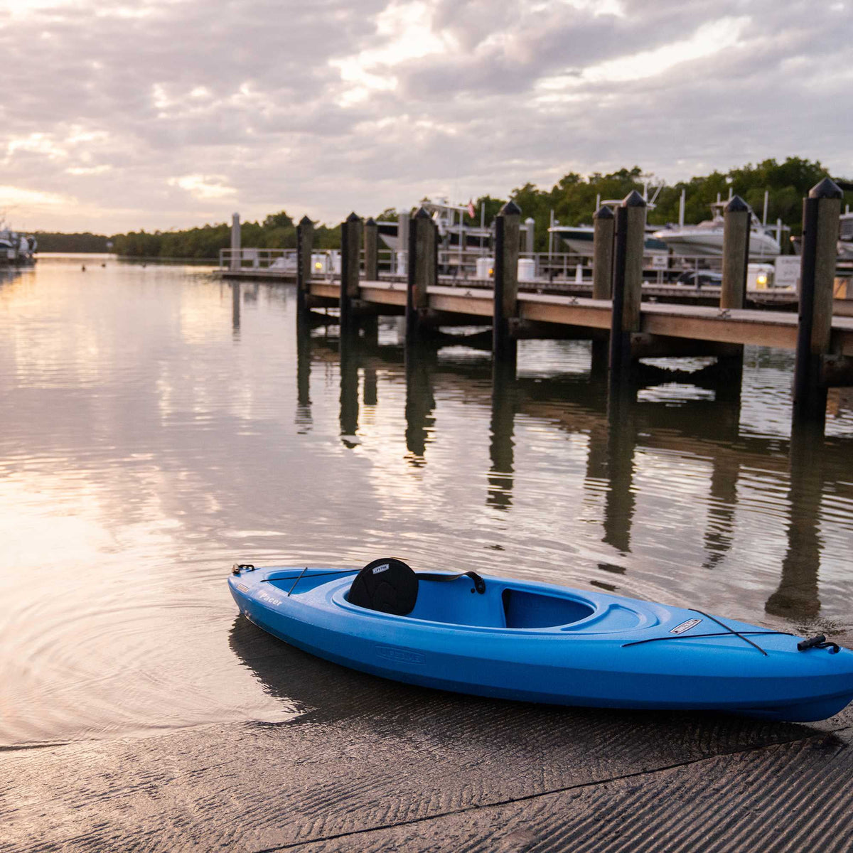 Green 8 ft. Sit-Inside Kayak Y2979