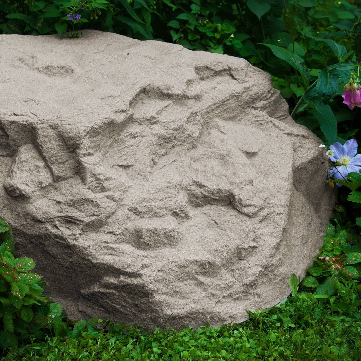 Low Profile Landscape Rock O822262
