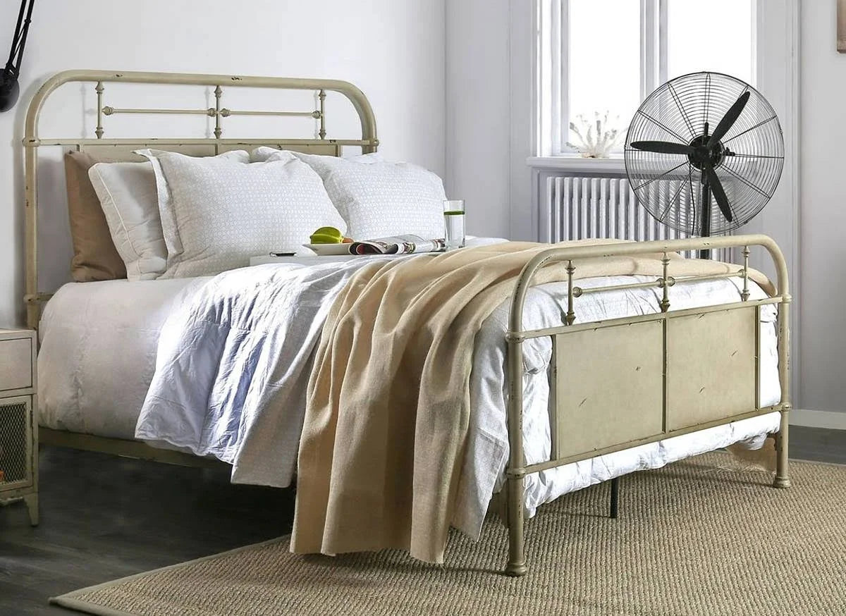 Distressed Ivory Cal King Bed Z586729