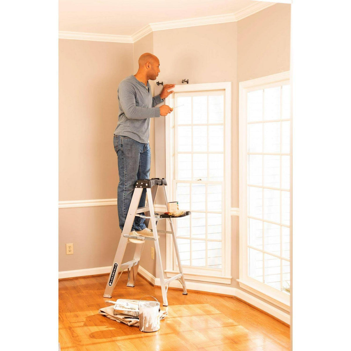 4-Foot Aluminum Stepladder, 250-Pound Capacity, Type I X579